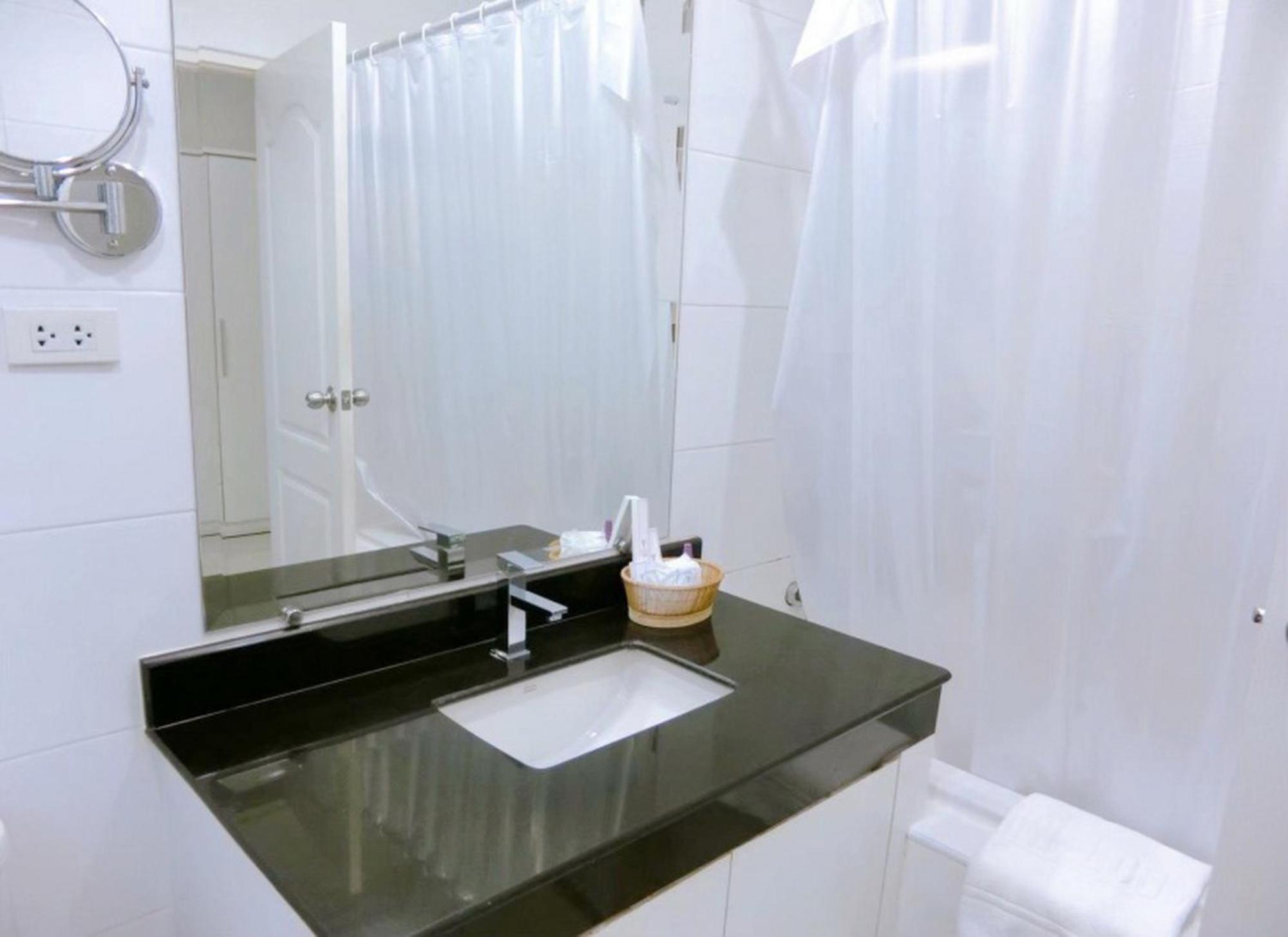 V Verve Service Apartment Hotel Chachoengsao Oda fotoğraf